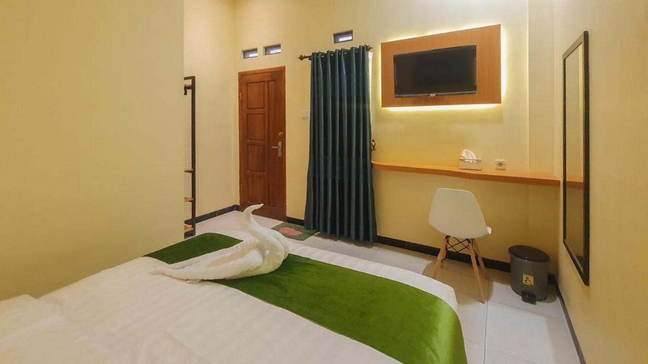 Urbanview Hotel Sakura Kampung Inggris Pare By Reddoorz Exterior photo