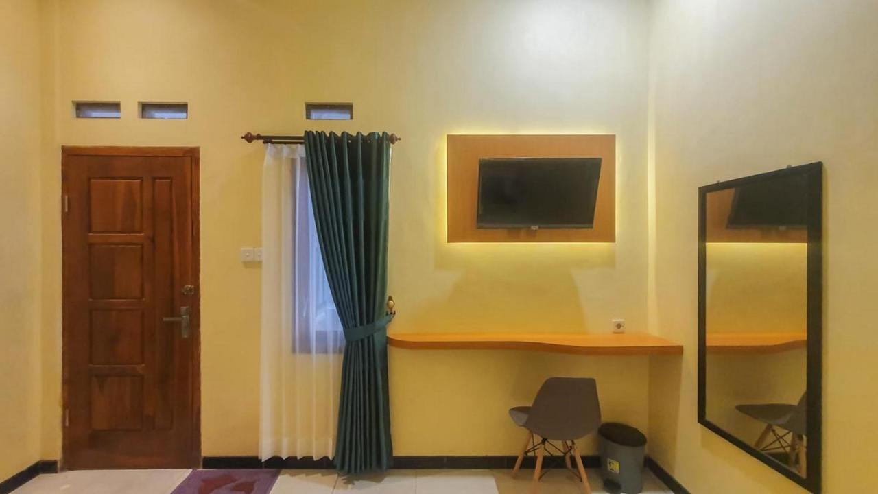 Urbanview Hotel Sakura Kampung Inggris Pare By Reddoorz Exterior photo