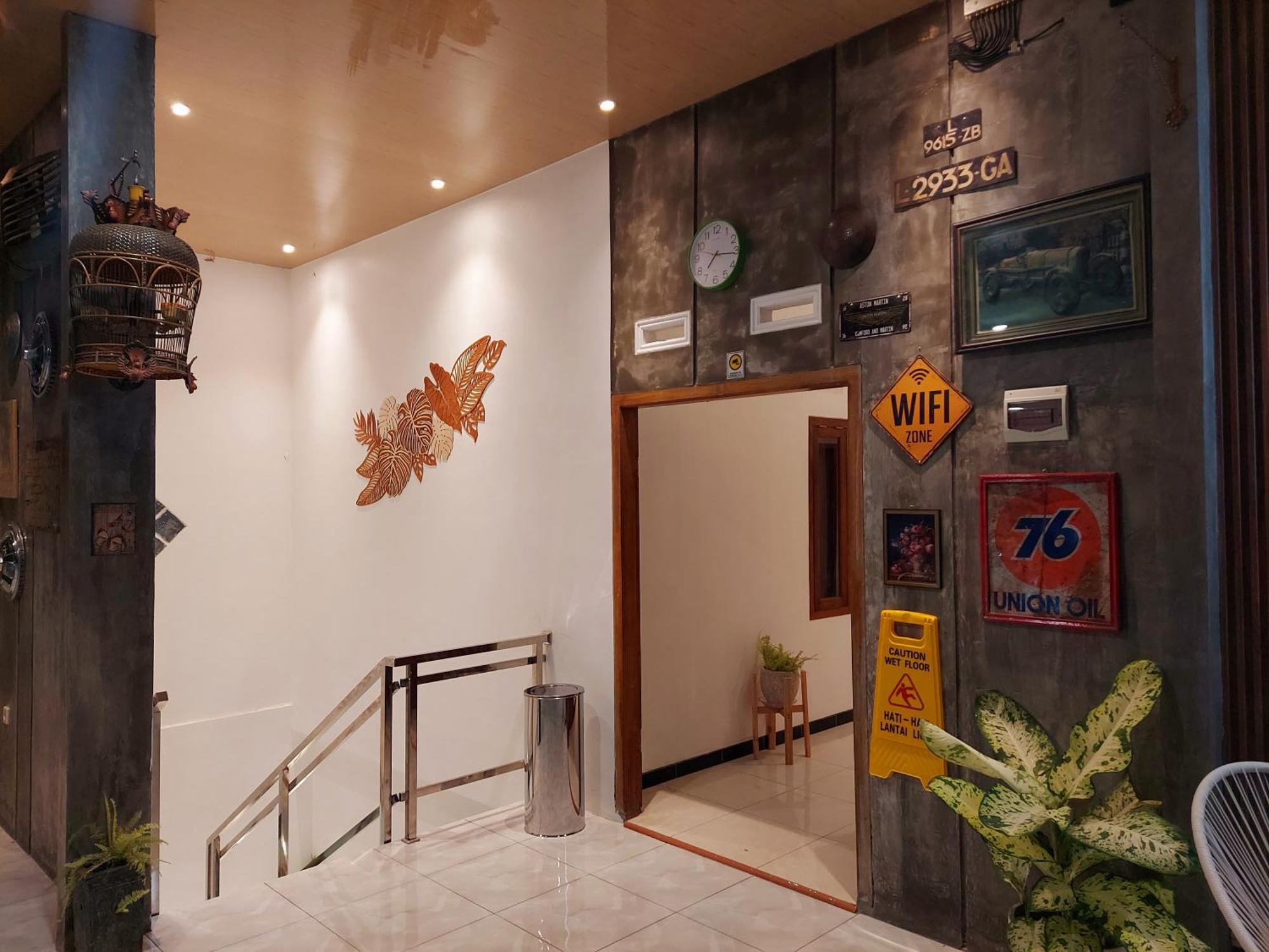 Urbanview Hotel Sakura Kampung Inggris Pare By Reddoorz Exterior photo