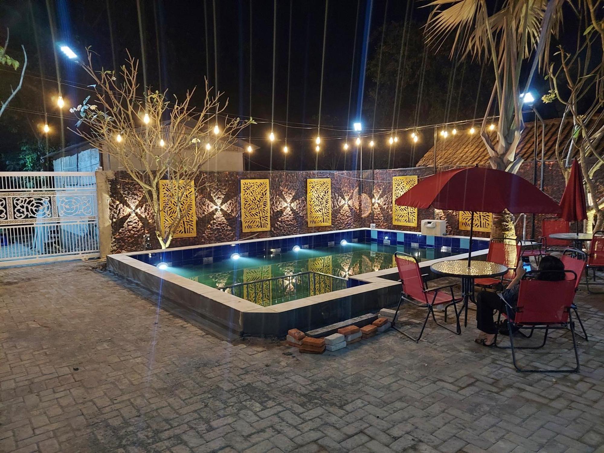 Urbanview Hotel Sakura Kampung Inggris Pare By Reddoorz Exterior photo