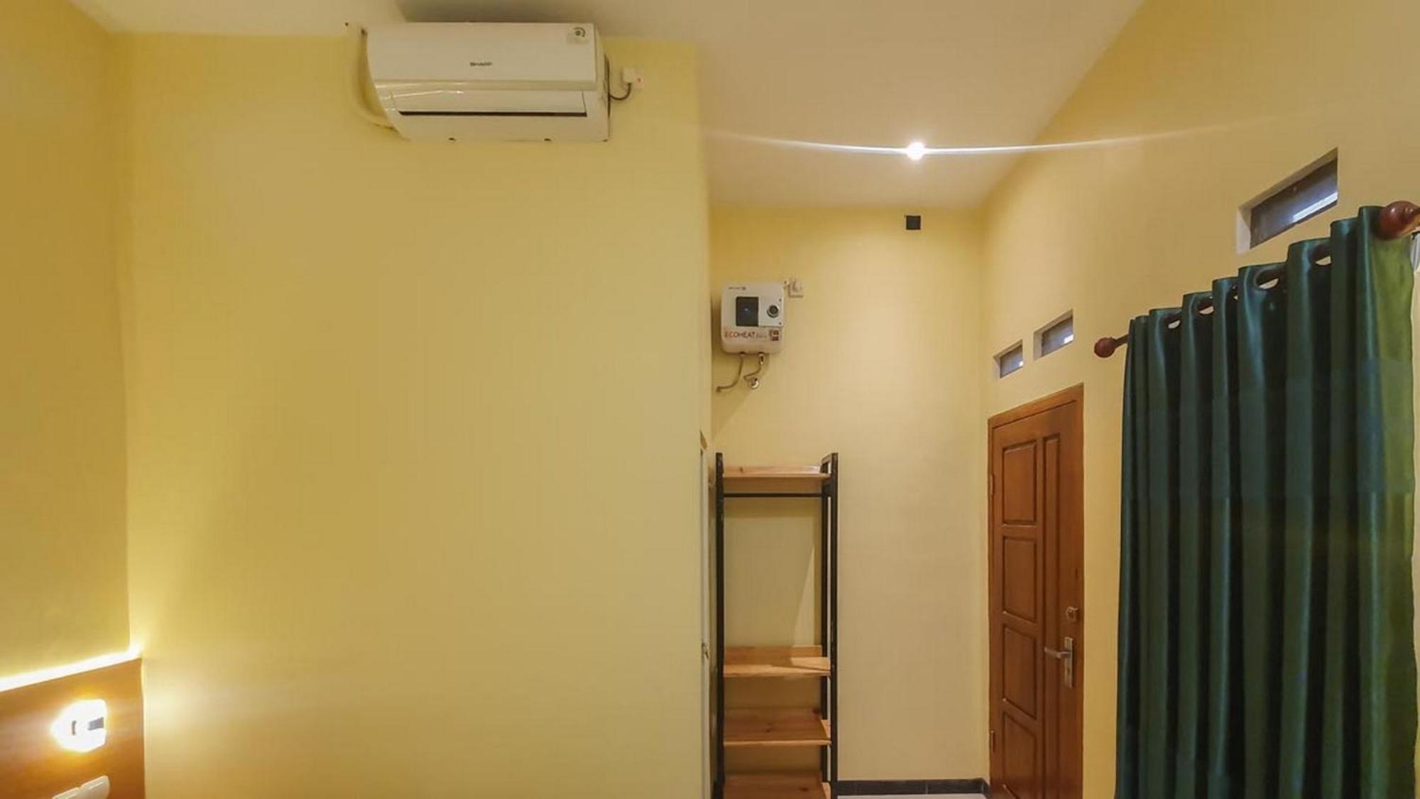 Urbanview Hotel Sakura Kampung Inggris Pare By Reddoorz Exterior photo